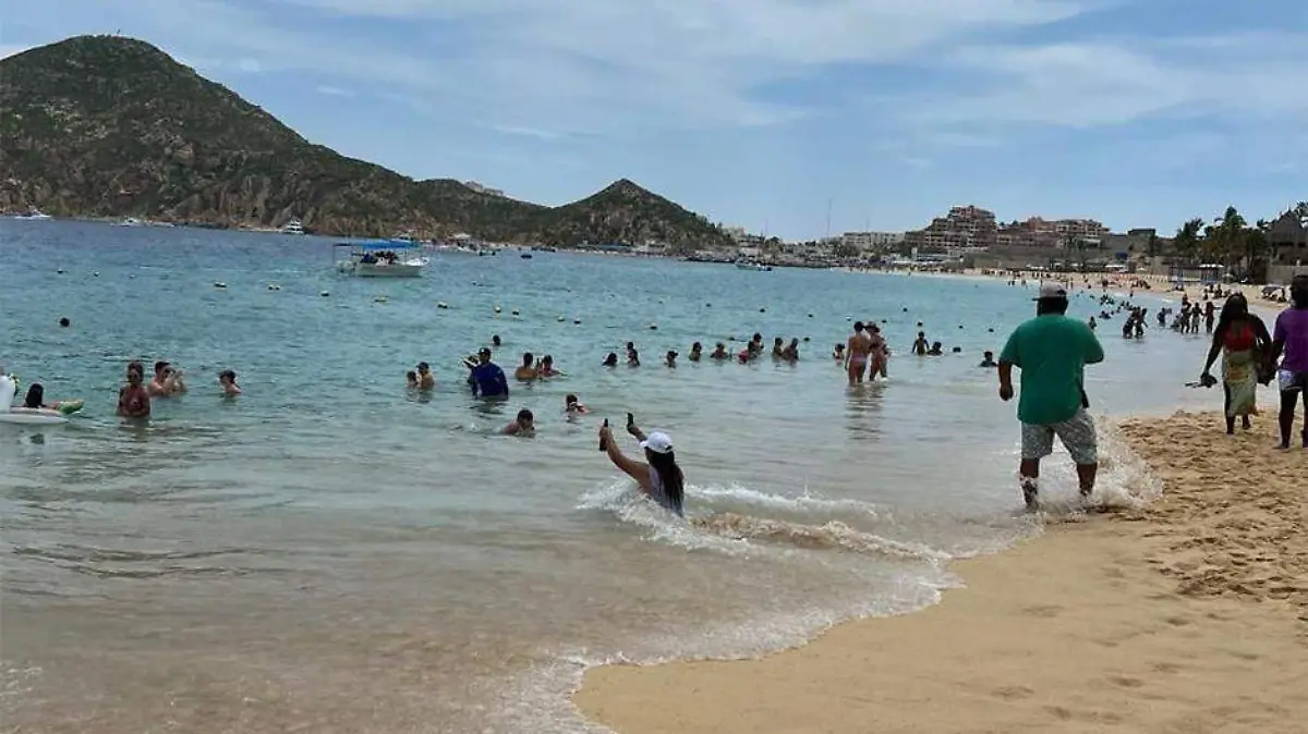 Banos poara turistas en playa el Medano